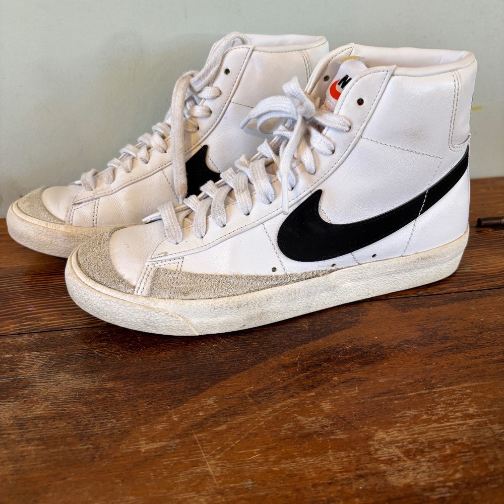 Nike women’s blazer mid ‘77 vintage style high top sneaker